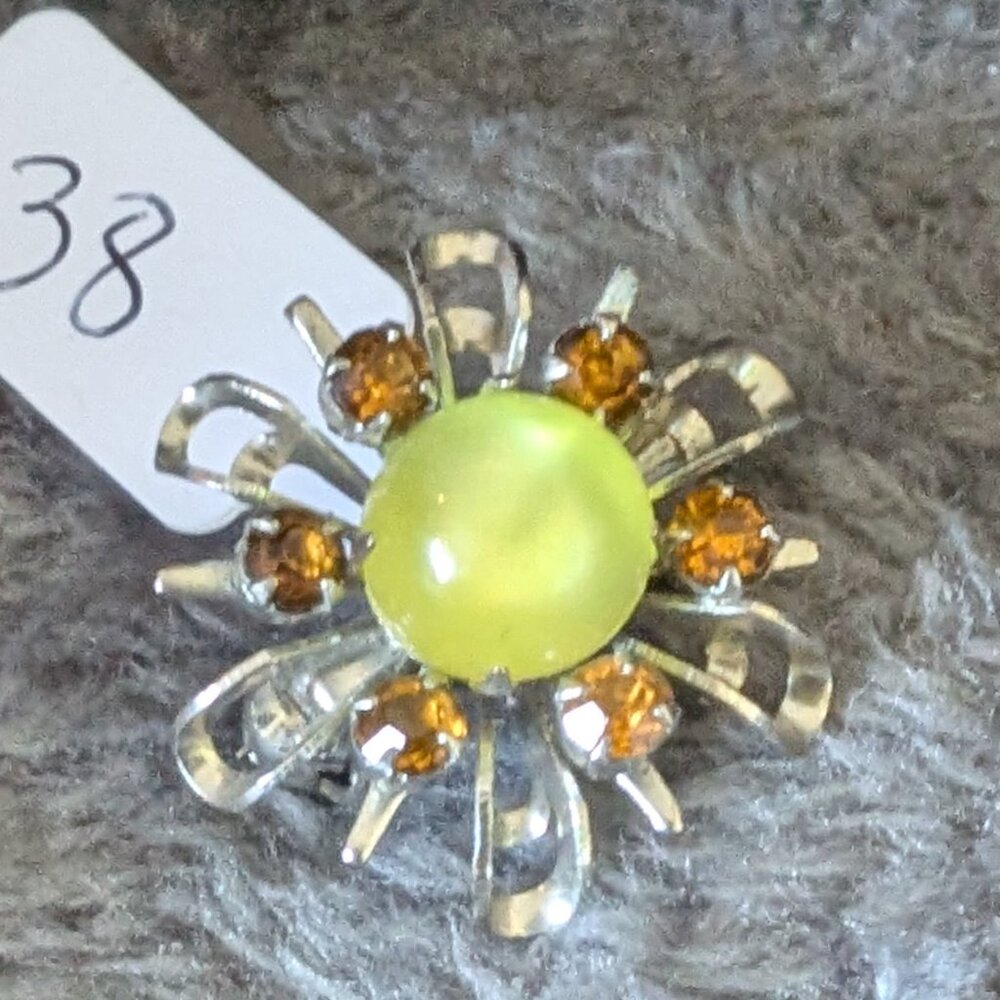 Vintage tiny peridot and amber brooch #38